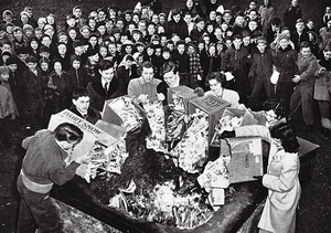 1948 Binghamton NY Comic Book Burning - Click
for Bigger Image in a New Page